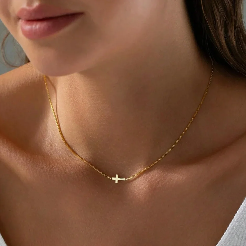 Collar de Mini Cruz en Acero Inoxidable