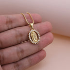 Collar de la Virgen de Guadalupe - Devocion Mariana — collar devocional devocional en uso