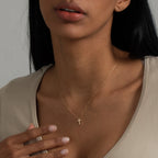 Collar de Cruz con Circonias en Oro 18K