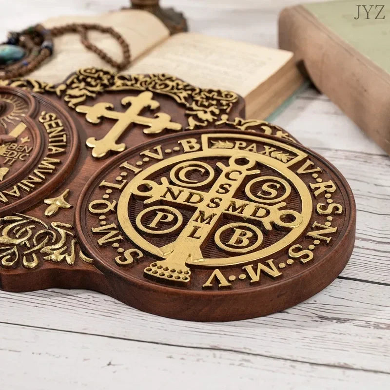 Medalla de San Benito en Madera