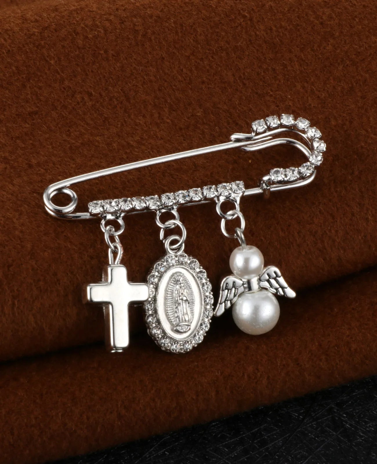 Broche Nuestra Señora de Guadalupe – Luz, Fe y Elegancia