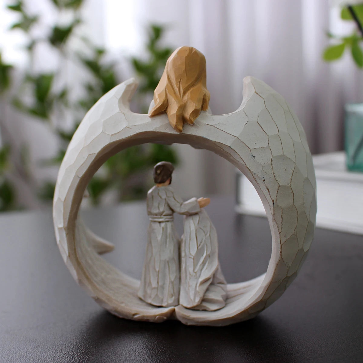 Ángel con la Sagrada Familia en Resina