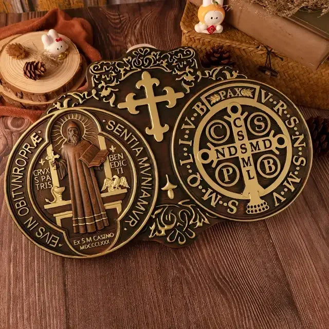 Medalla de San Benito en Madera