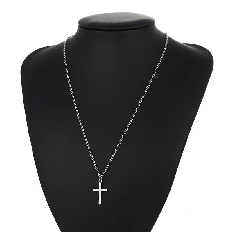 Collar Cruz Sencilla - Simbolo de Fe en Dorado o Plateado — pieza artesanal devocional