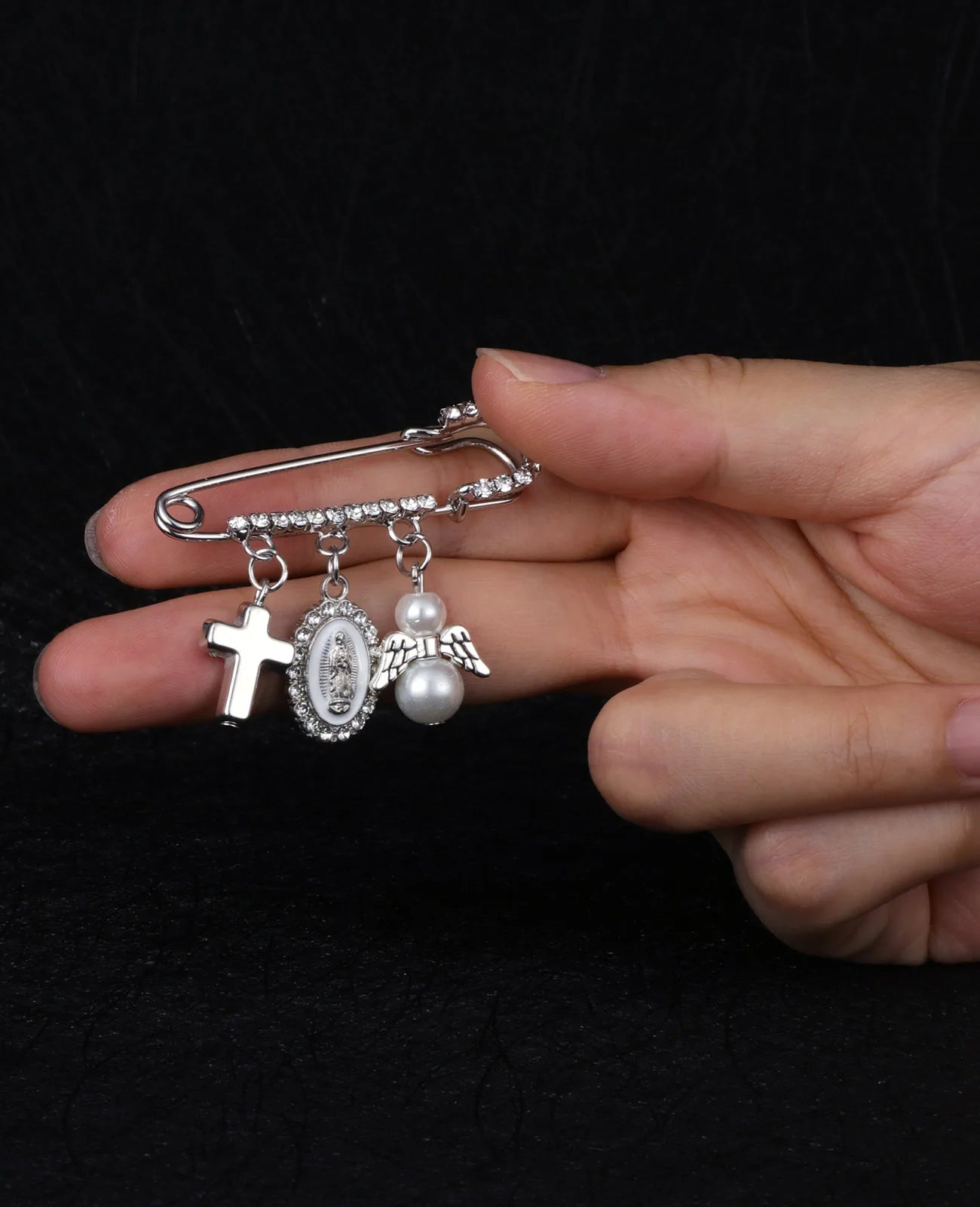 Broche Nuestra Señora de Guadalupe – Luz, Fe y Elegancia