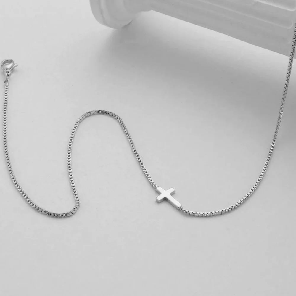 Collar de Mini Cruz en Acero Inoxidable