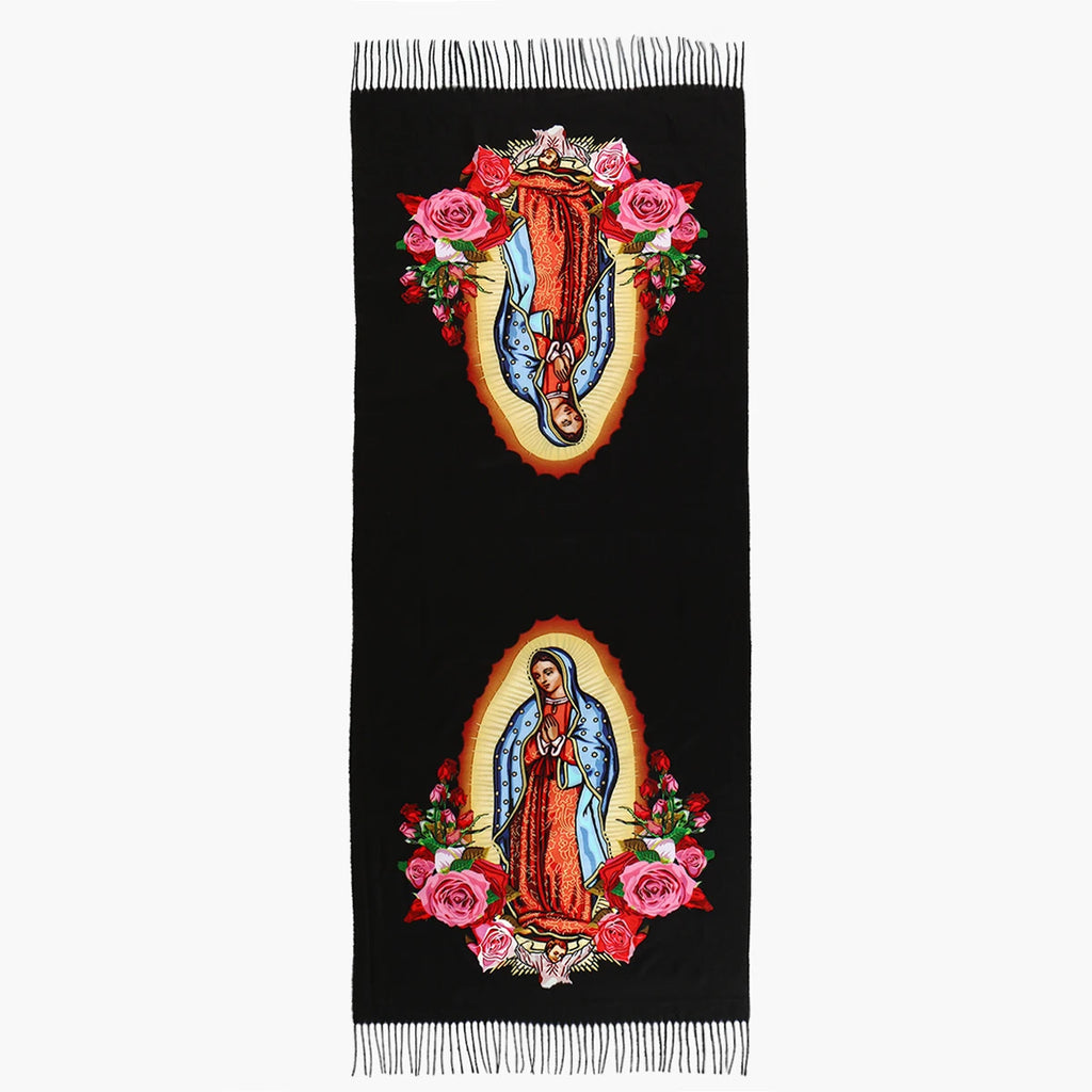 Detalle del cierre y cadena — Chal Devocional Virgen de Guadalupe