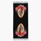 Detalle del cierre y cadena — Chal Devocional Virgen de Guadalupe