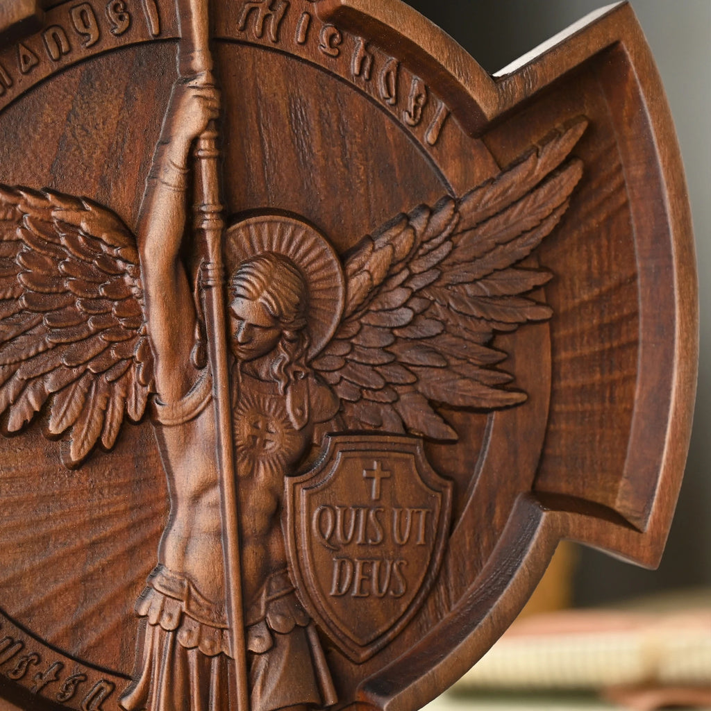 Escultura de San Miguel Arcangel en Madera — regalo espiritual para primera comunion
