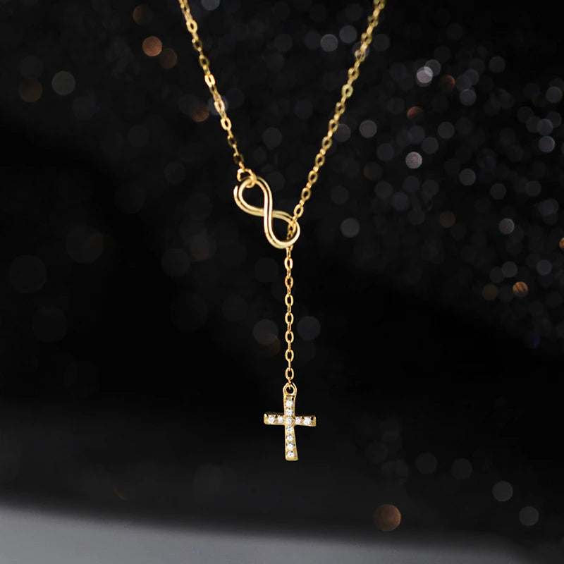 Detalle del collar devocional — Collar Cruz e Infinito - Fe Eterna en Dorado o Plateado