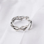 Anillo Corona de Espinas plateado — vista lateral del relieve