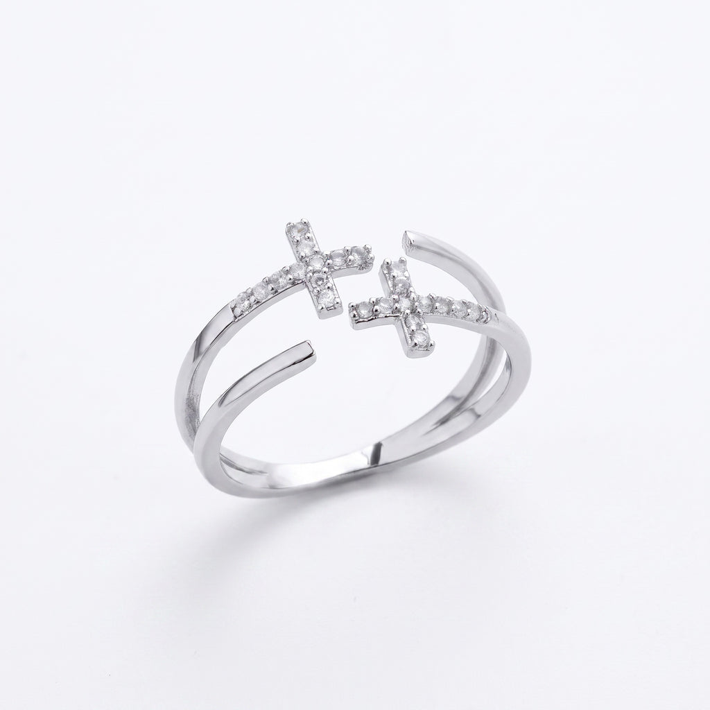 Anillo doble cruz de circonias plateado — vista en ángulo