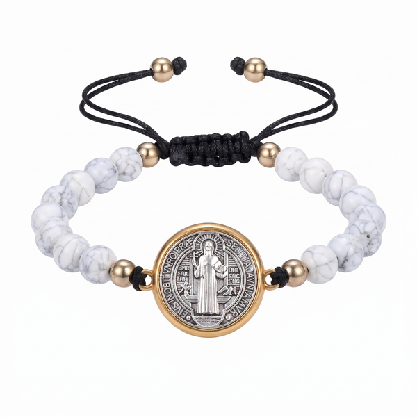 Pulsera de San Benito en blanco — vista completa con medalla de protección