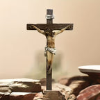 Medalla de Jesus en Crucifijo de Jesus en Resina: Simbolo de Fe y Proteccion — devocion grabada en detalle