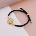 Pulsera Virgen Maria - Cordon Ajustable Banado en Oro 24K — pulsera devocional en uso