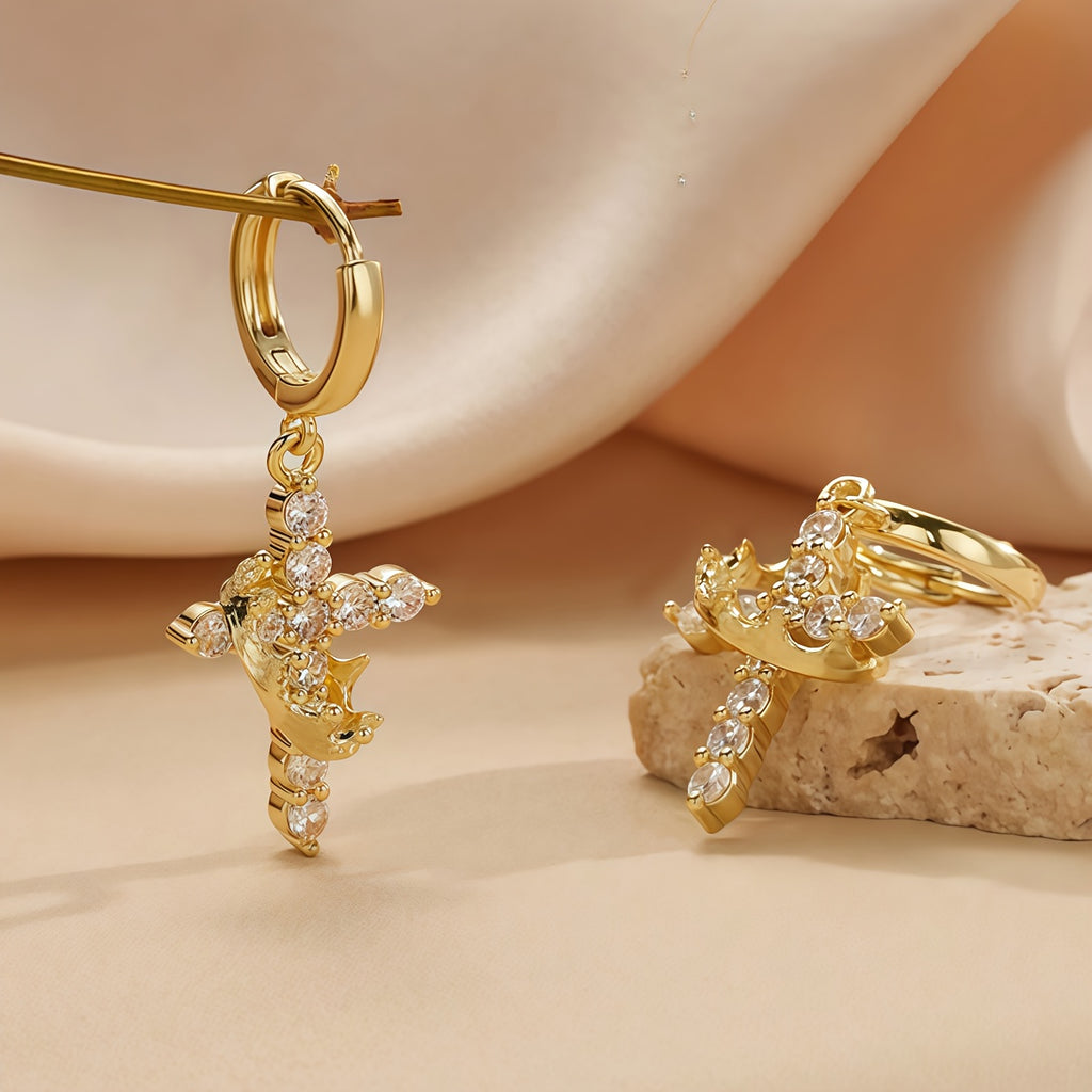 Pendientes Cruz y Corona - Bano Dorado con Zirconia — accesorio de fe y devocion