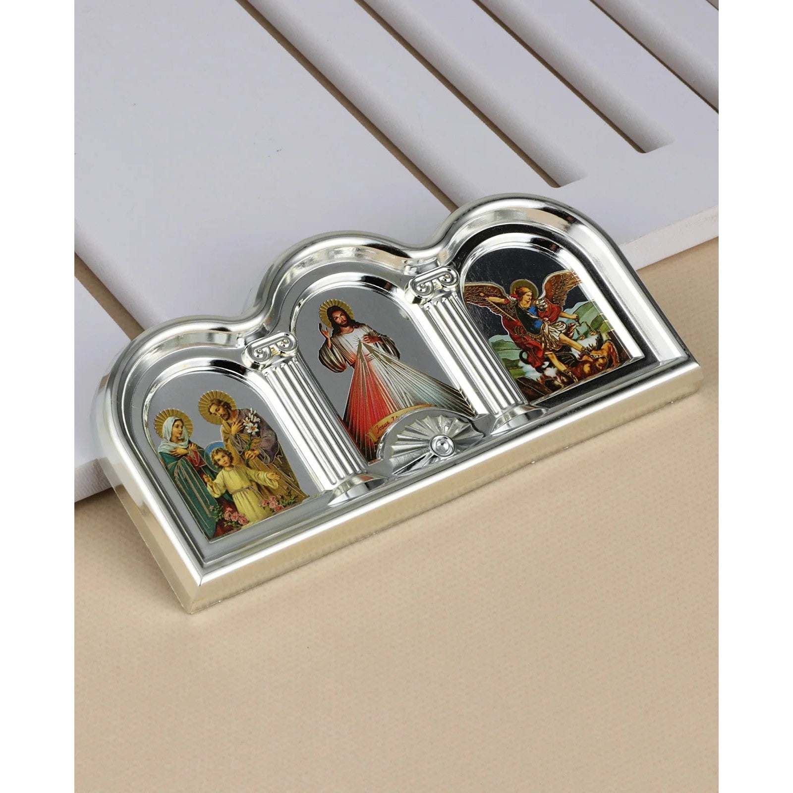 Triptico Divino: Jesus y Angeles en Armonia — regalo espiritual para primera comunion