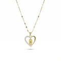 Collar de la Virgen de Guadalupe: colgante de corazón calado con circonias y cadena dorada sobre fondo blanco — vista completa