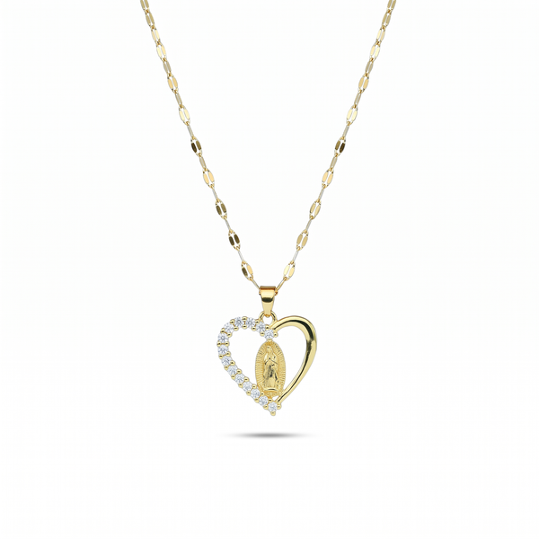 Collar de la Virgen de Guadalupe: colgante de corazón calado con circonias y cadena dorada sobre fondo blanco — vista completa