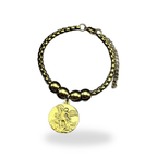 Pulsera de San Miguel Arcángel con cadena de eslábon grueso en acero dorado — vista completa