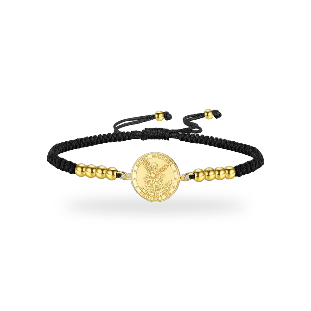Pulsera de San Miguel Arcángel en acero dorado con cordón negro trenzado — vista completa