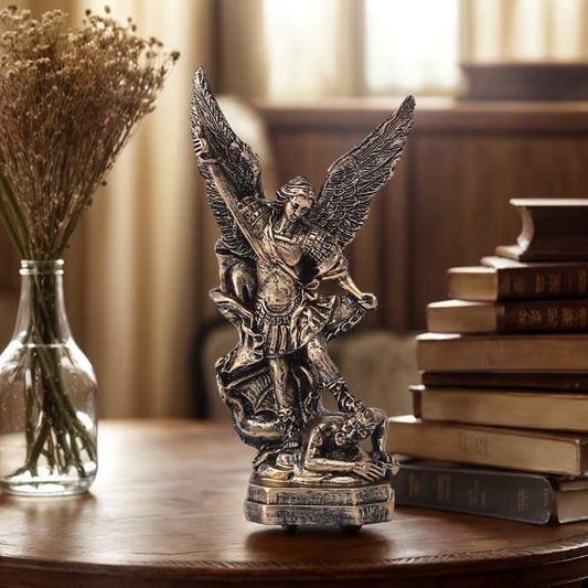 Escultura de San Miguel Arcángel: Símbolo de Protección y Fe